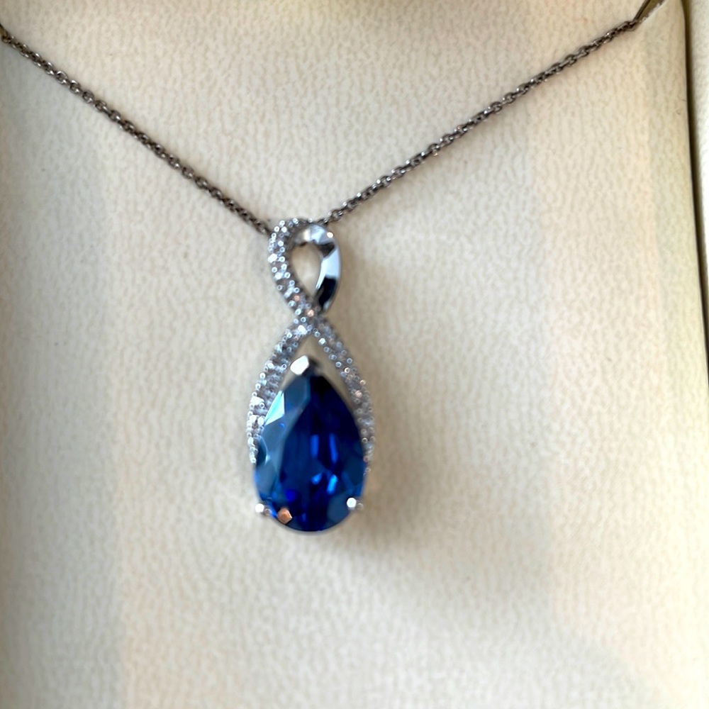 Sapphire‎ necklace